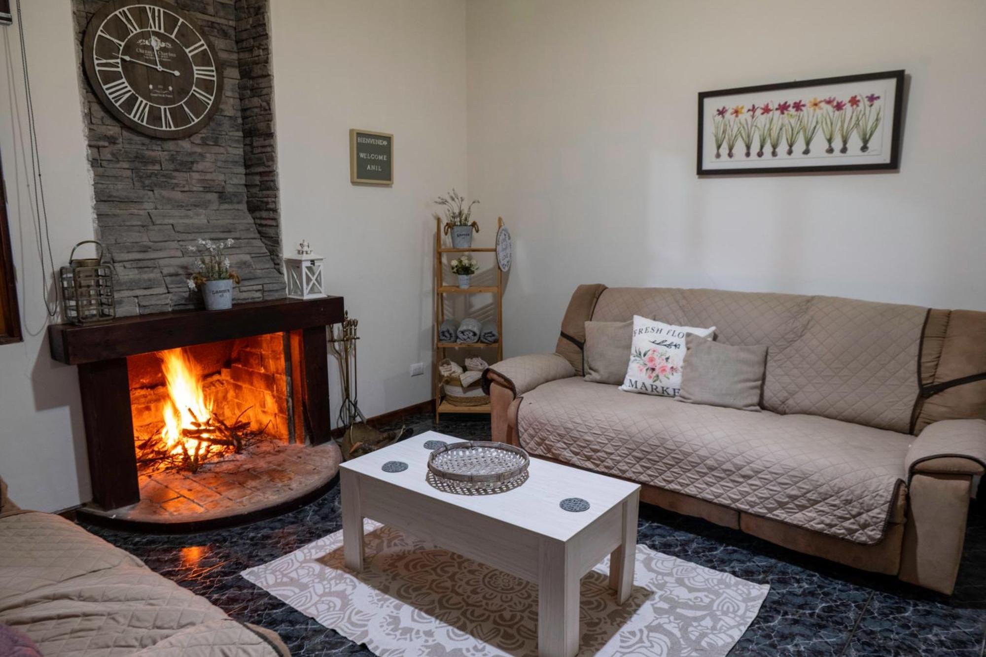 Country House, Cozy Fireplace And An Amazing View Cartago Esterno foto